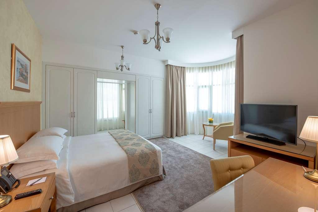 Roda Al Murooj Residences Hotel