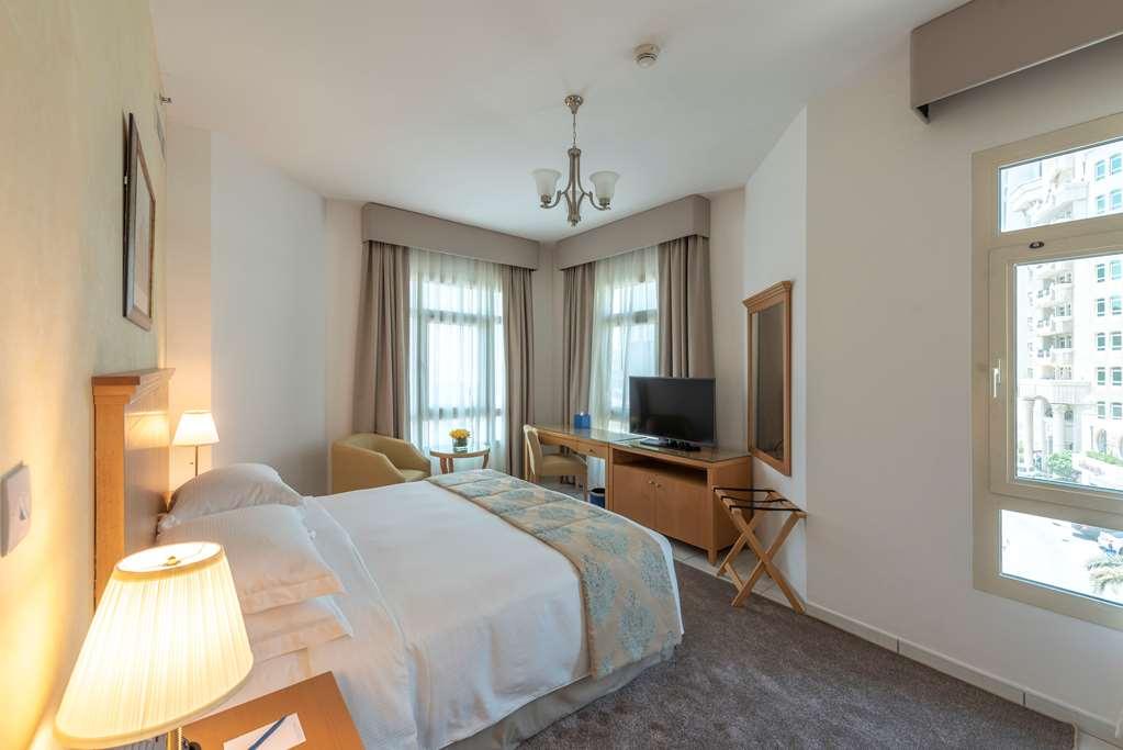 Roda Al Murooj Residences Hotel *