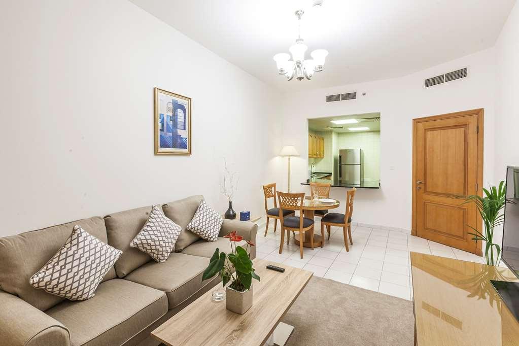 Roda Al Murooj Residences Hotel