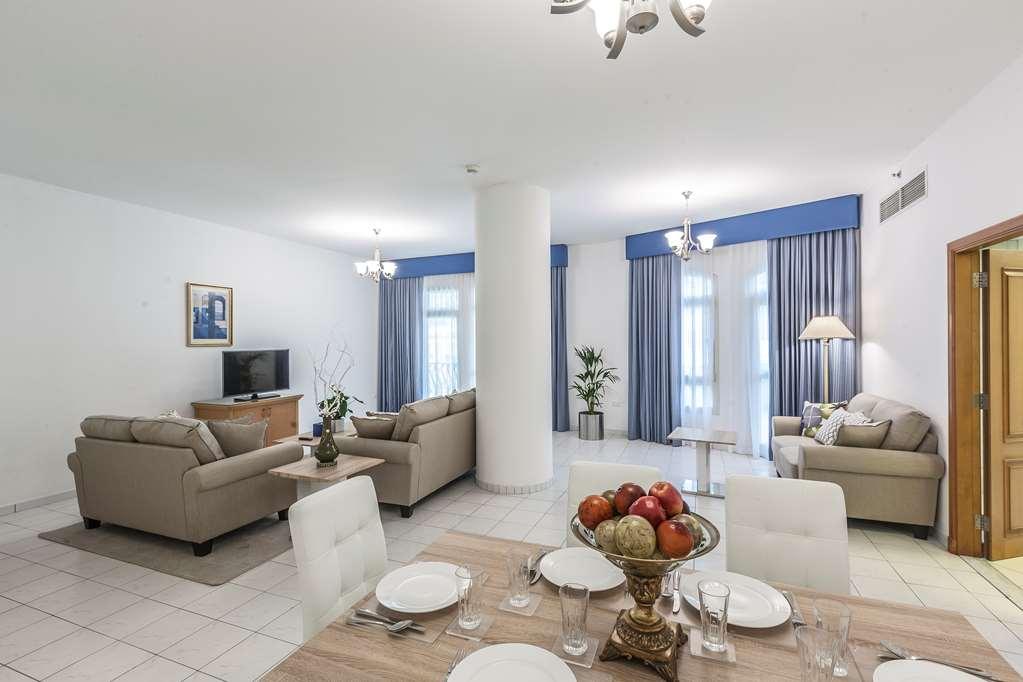 Roda Al Murooj Residences * Dubai